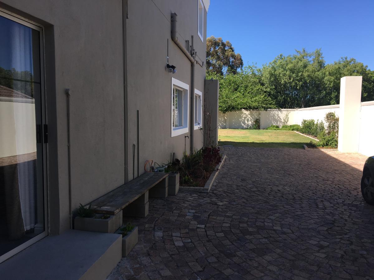 African Palm Cottage And Guesthouse Durbanville Eksteriør billede