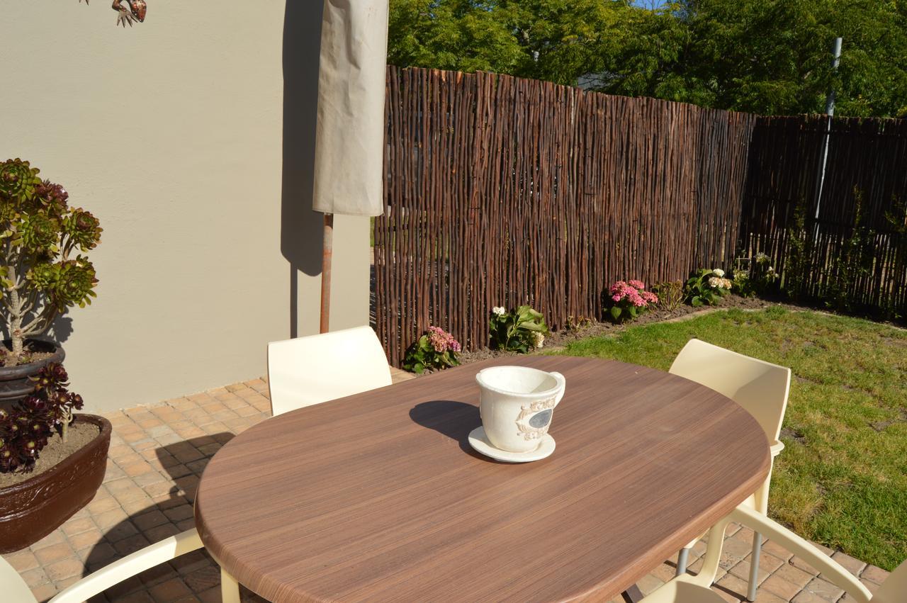 African Palm Cottage And Guesthouse Durbanville Eksteriør billede